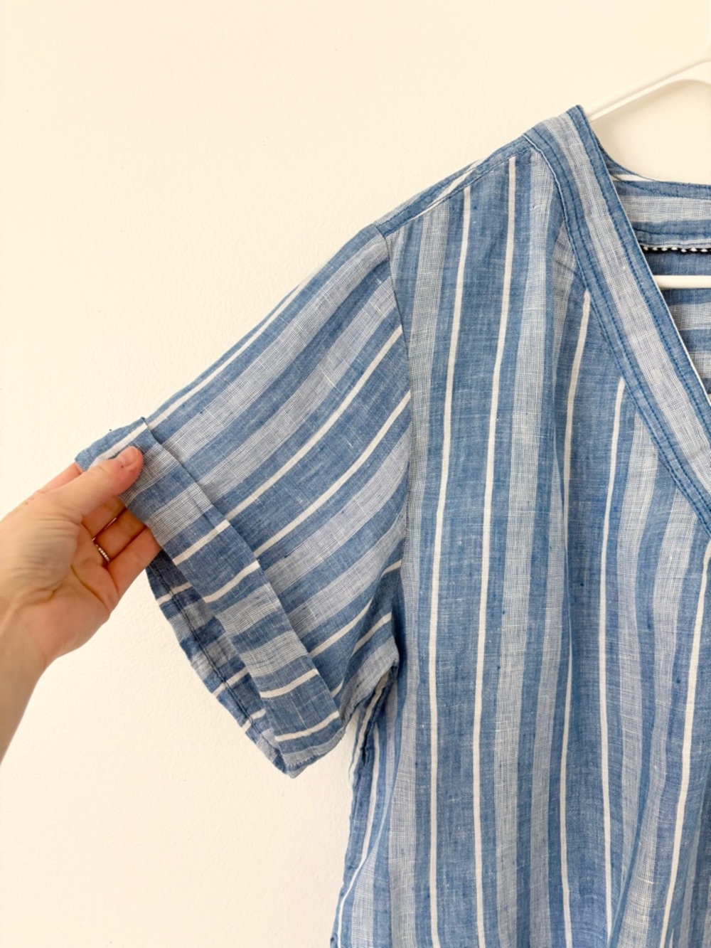 Anthropologie Pilcro Blue White Striped Deep V Cuffed Sleeves Linen Tee Medium - Picture 3 of 7